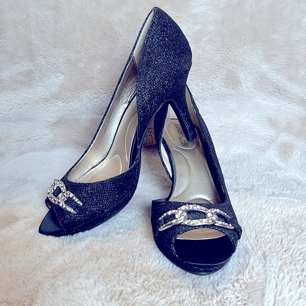 Bandolino size 7 black, shiny heels, like new!